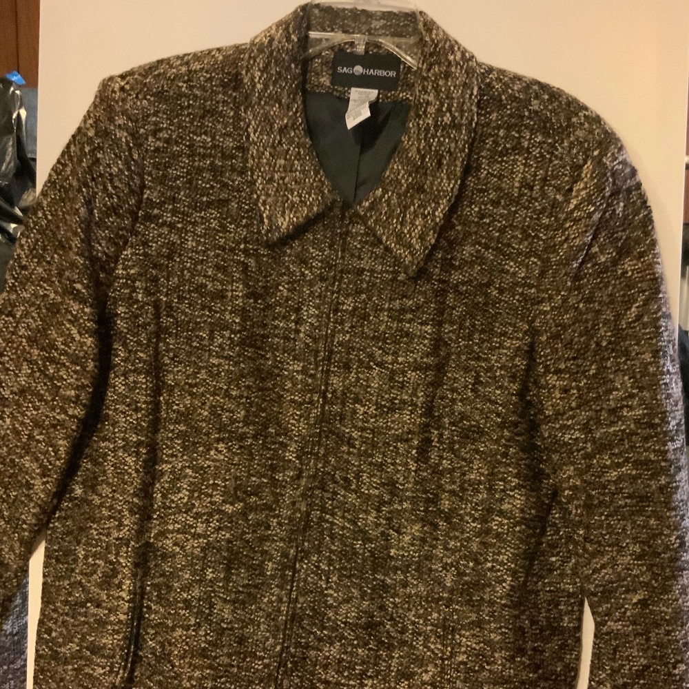 Woman’s dark brown zippered Novelty jacket. Size18